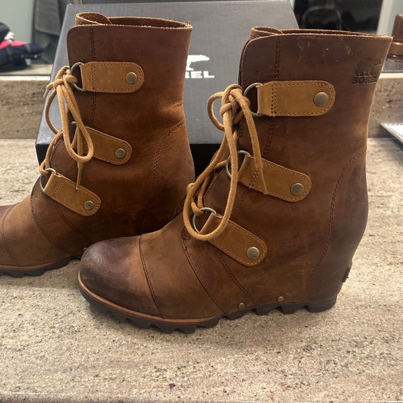 NEW!! Sorel Joan of II Wedge Arctic Cognac Boots - Picture 3 of 7